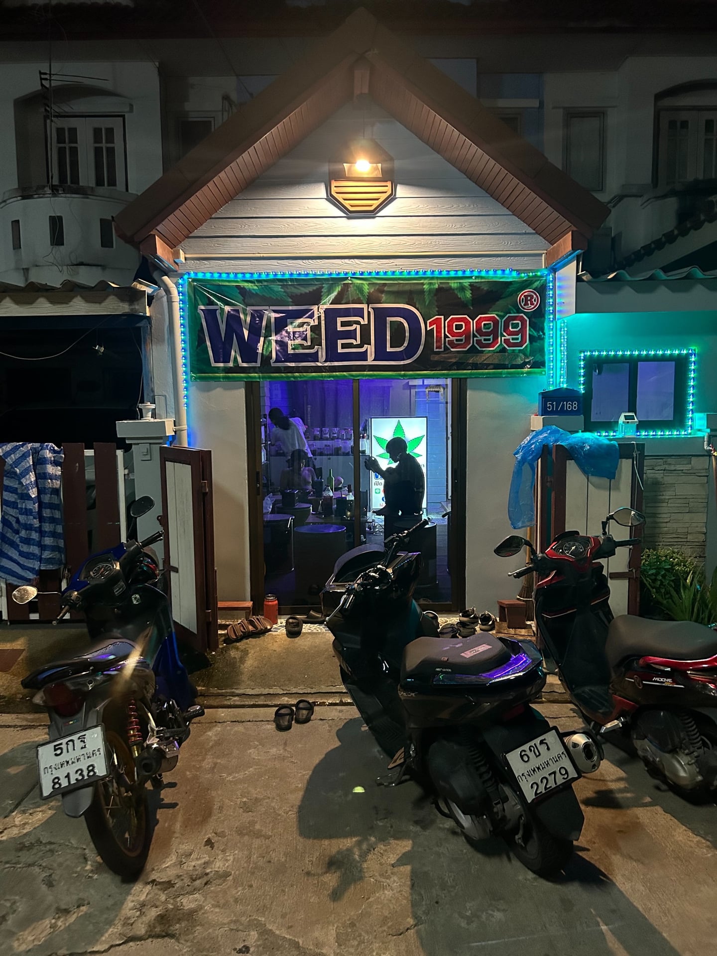 Cannabiz Smile