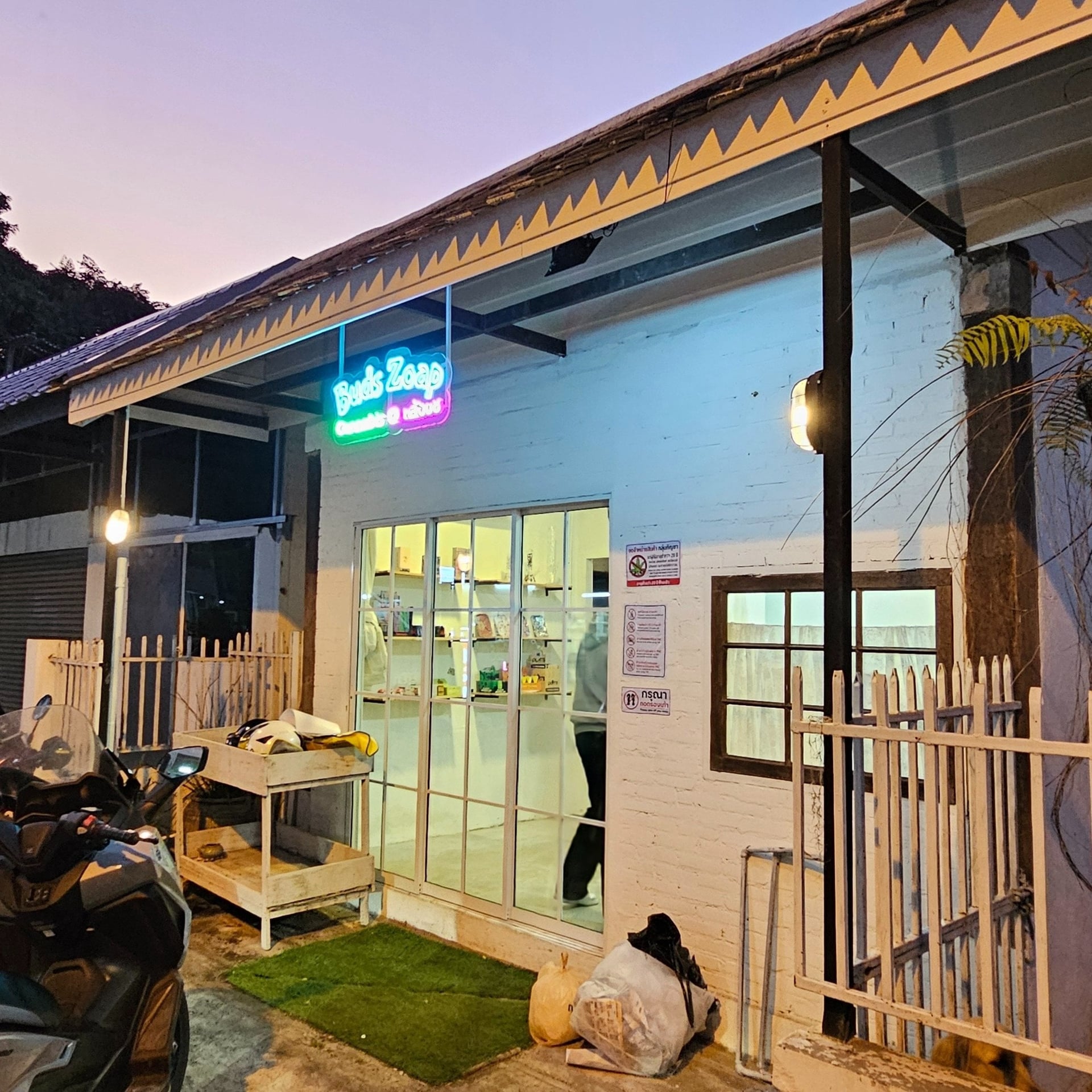 Buds Zoap Cannabis Store - , C A Hàng C N Sa, , , , Weed
