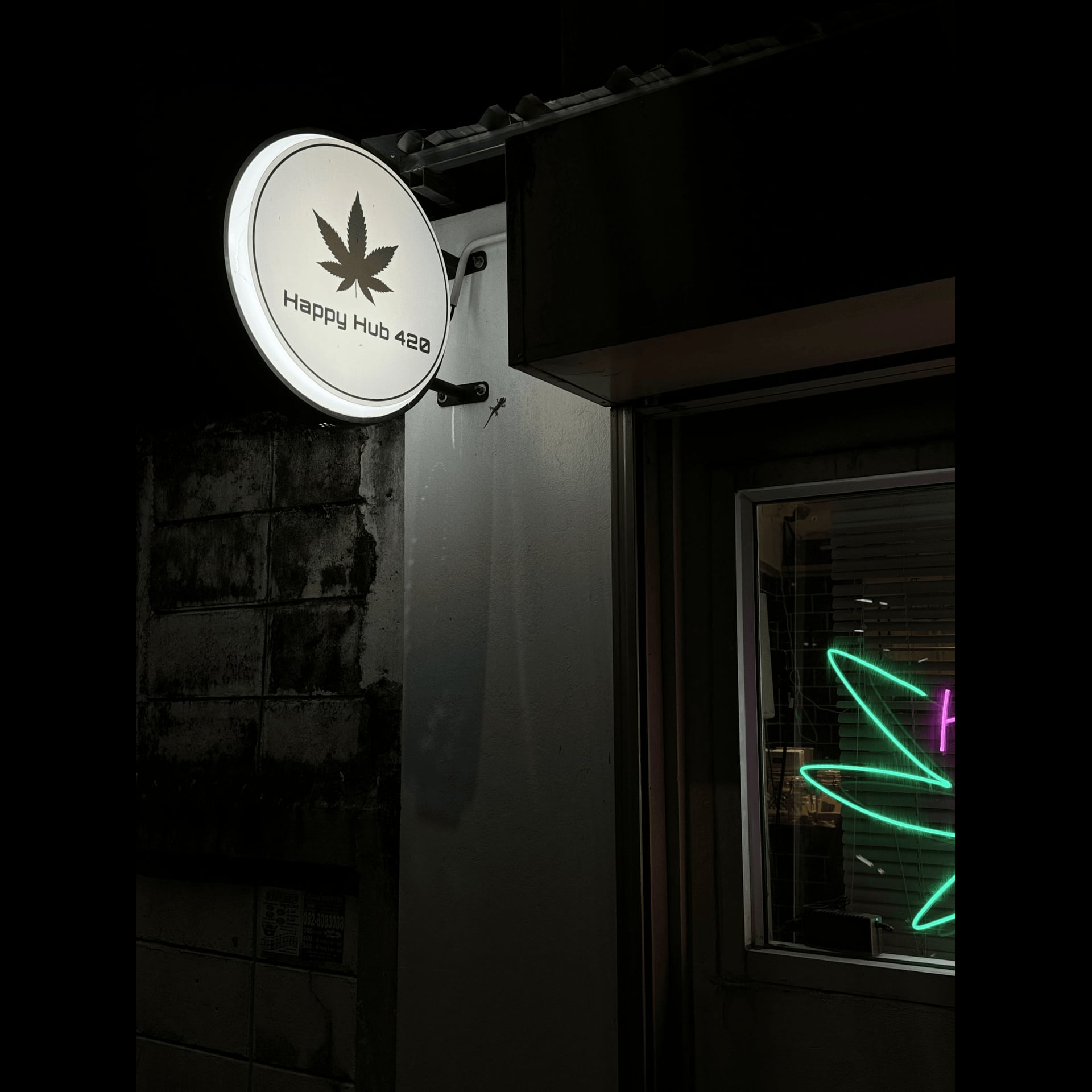 Cannabis-Shop Happy Hub 420 - Weed Shop & Cannabis in Bangkok Logo