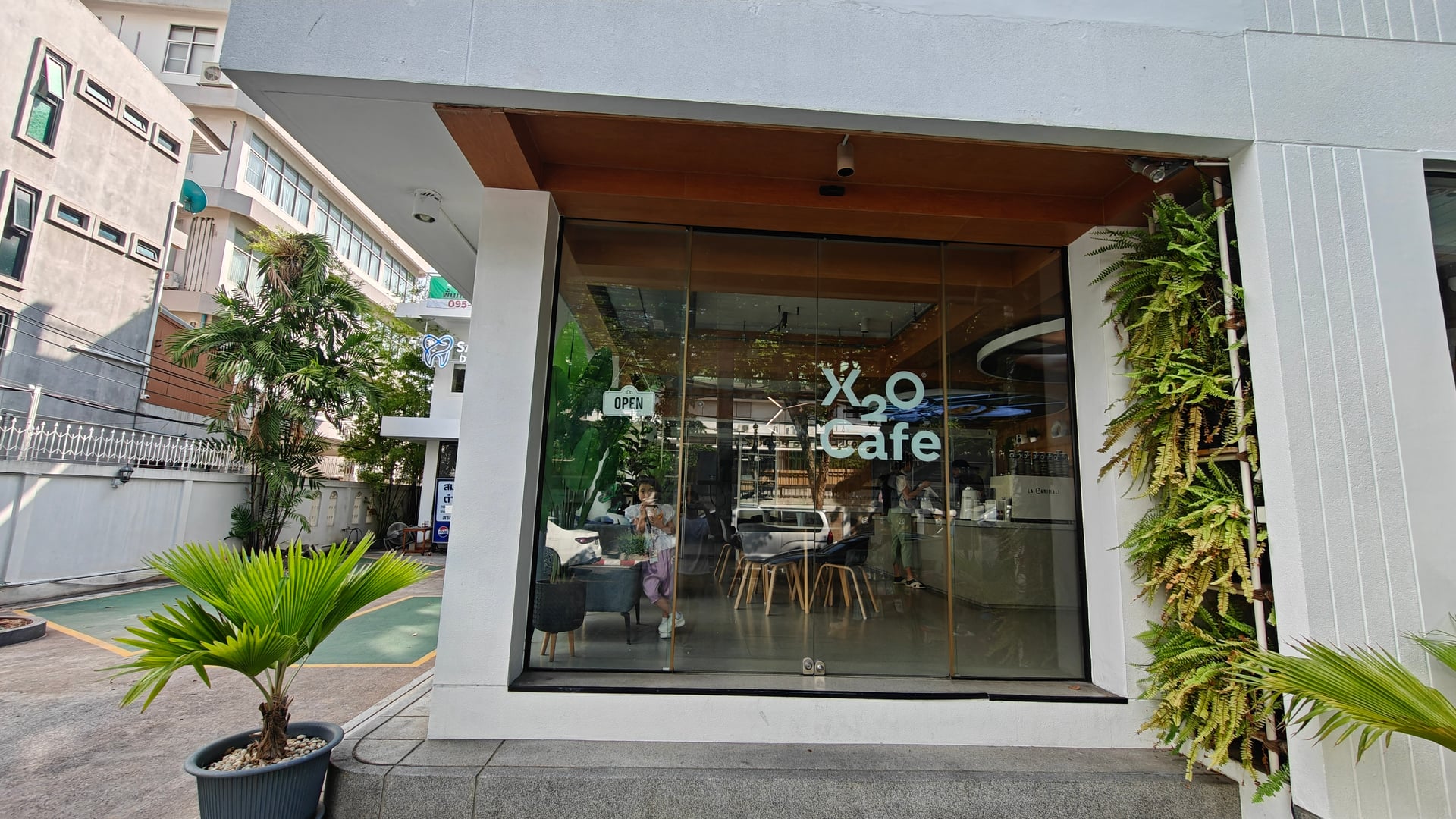 CANNABIS TWINS Dispensary And Lounge - Silom