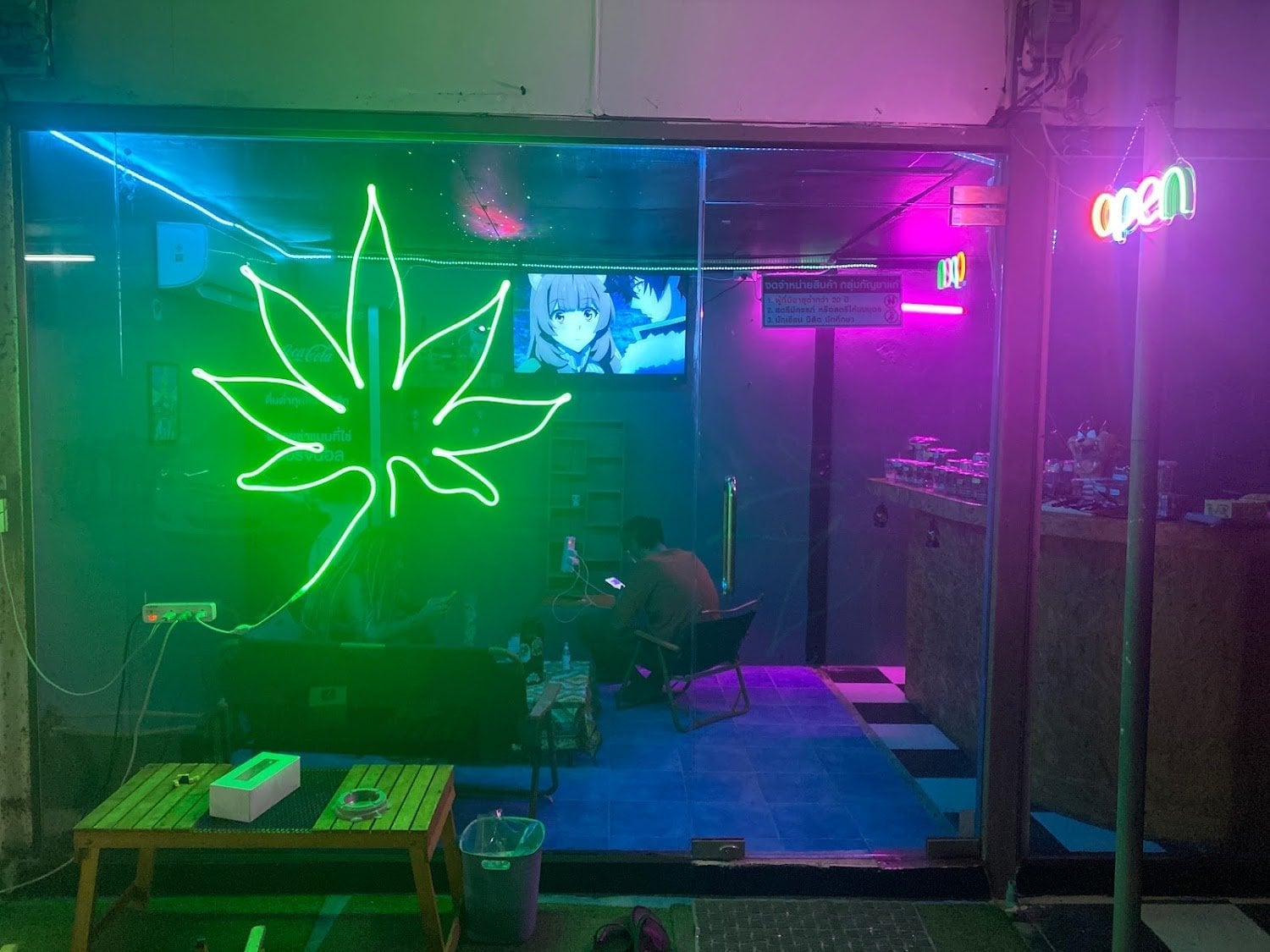 84xLou's Cannabis Shop