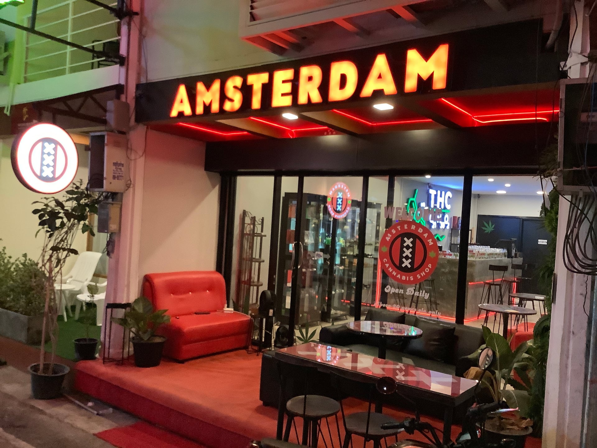 Blow Green Leaf: Premium Cannabis Coffeeshop Patong Phuket THAILANDE