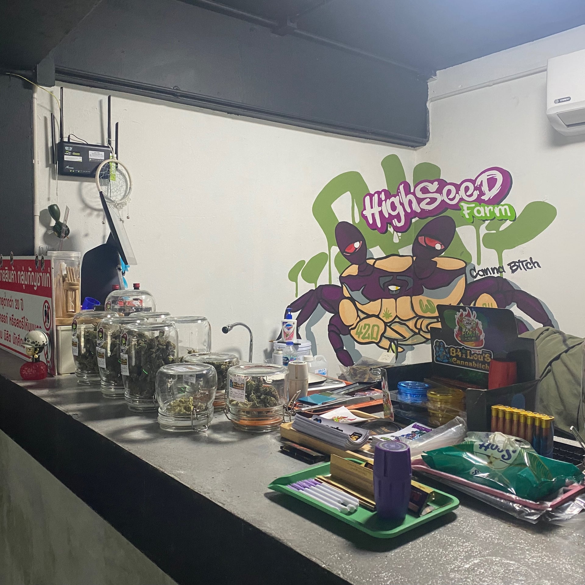 84xLou's Cannabis Shop