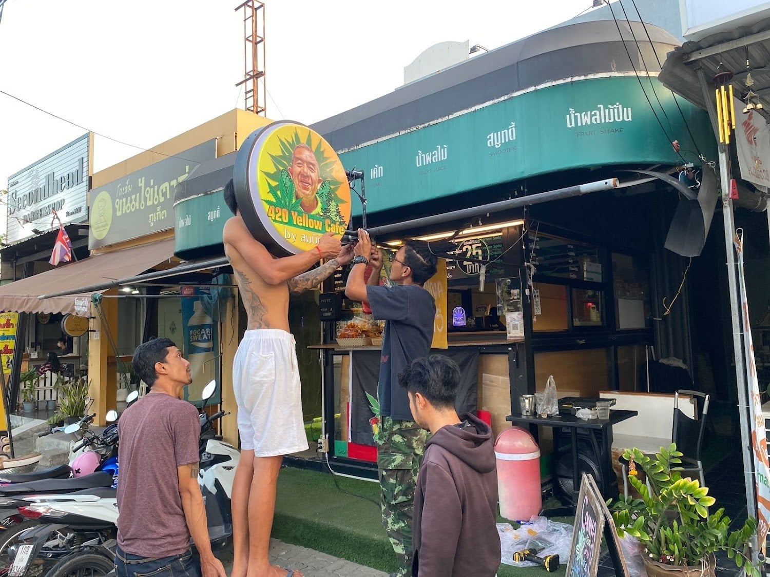 420 Yellowe Cafe