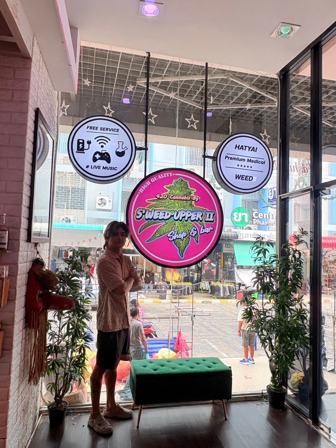 A Weed Cannabis Stores