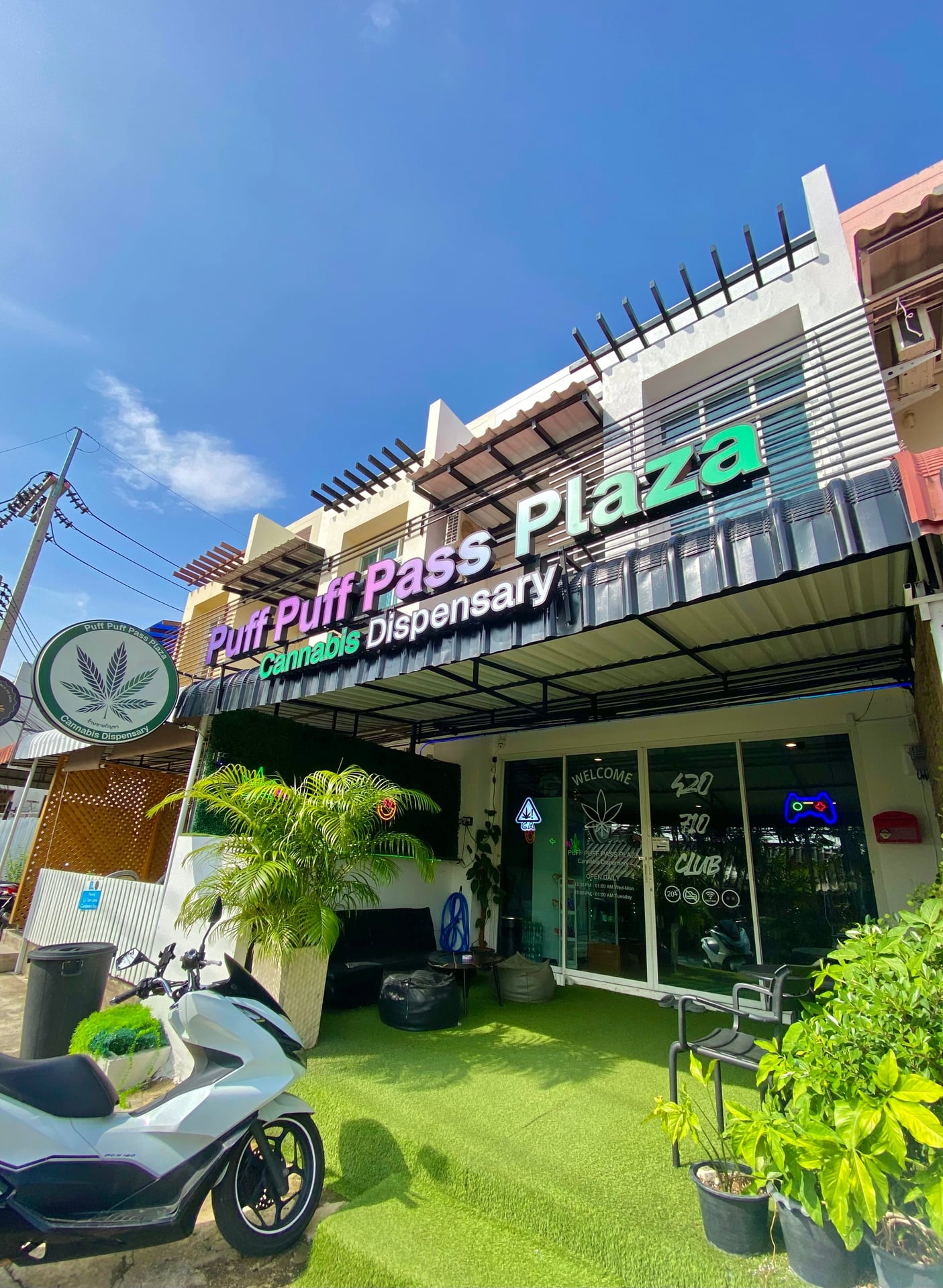 Puff Puff Pass Plaza