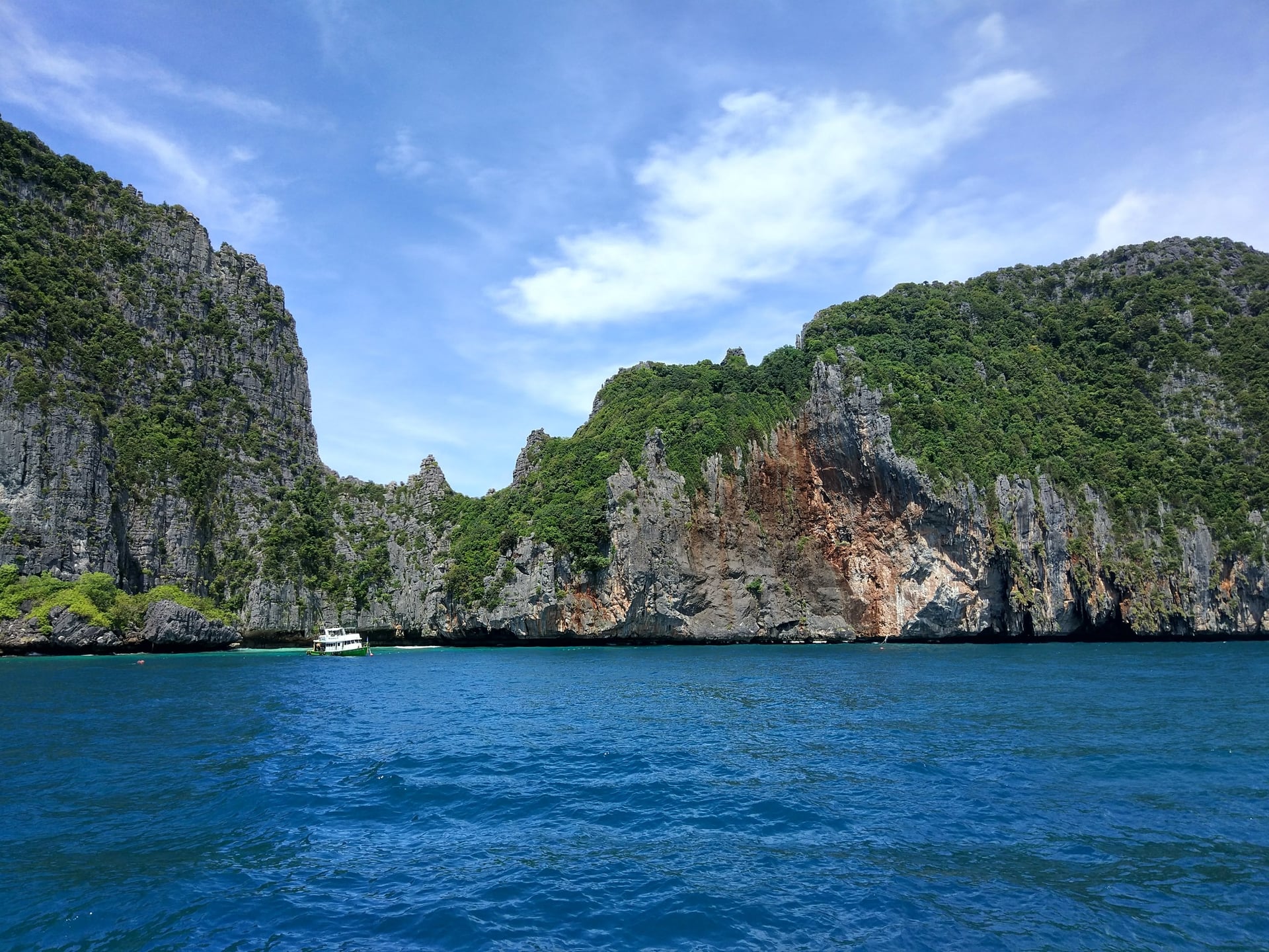 GreenLab Cannabis, Beer And Smoke Accessories Shop In Patong
