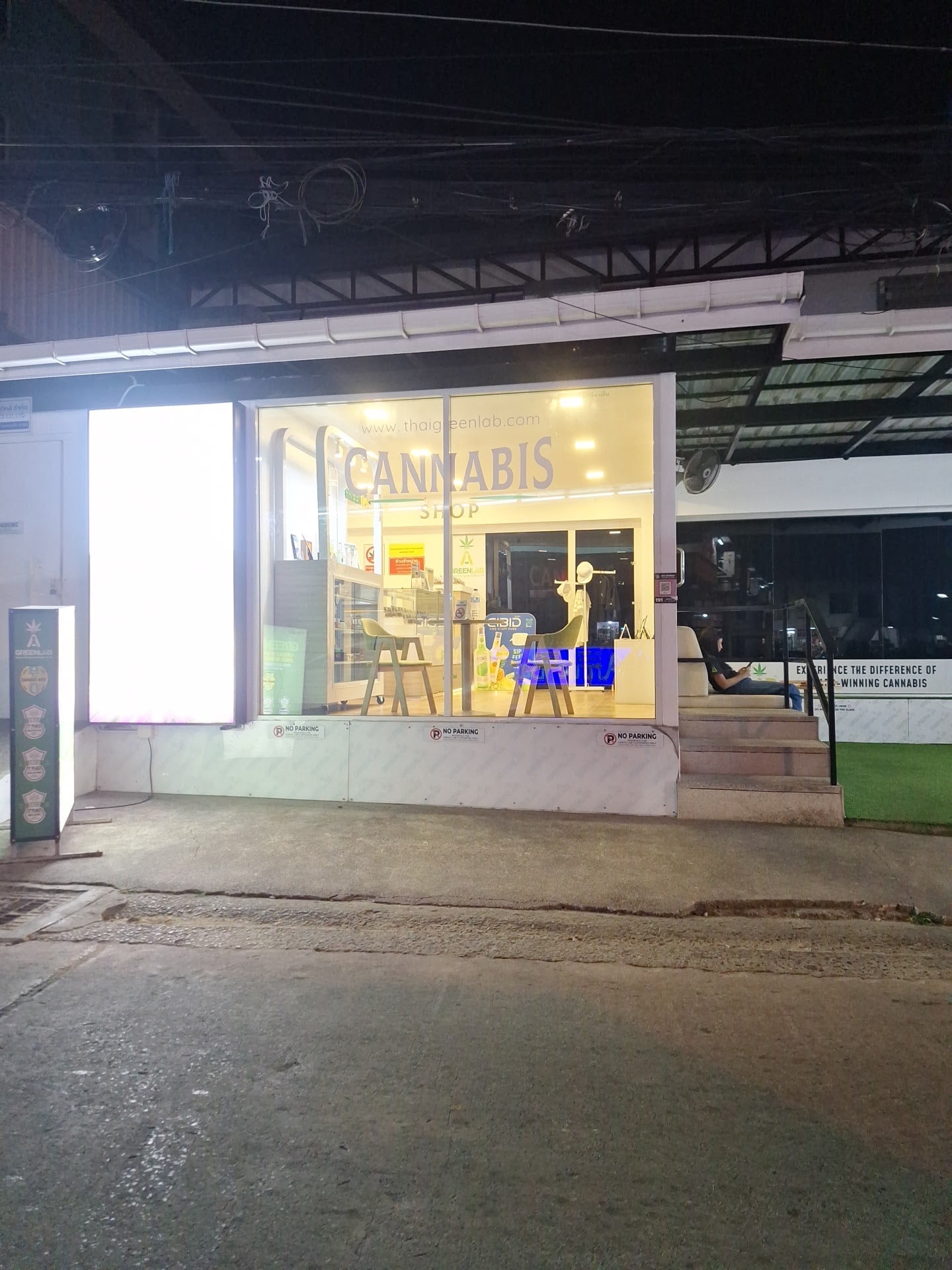 Blow Green Leaf: Premium Cannabis Coffeeshop Patong Phuket THAILANDE