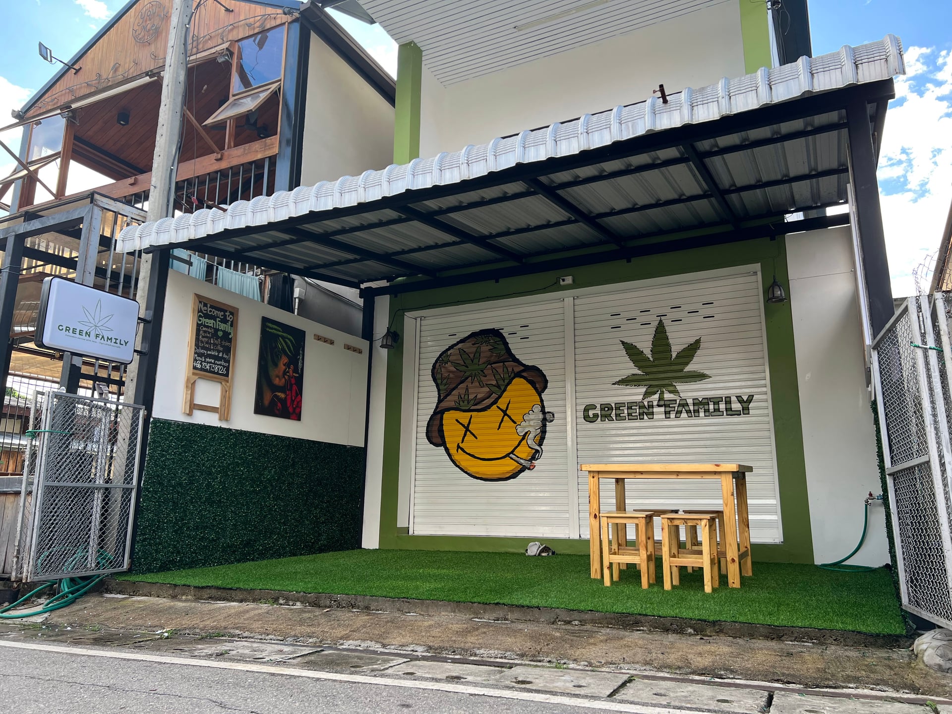 Lafayette Bars & Weed Canabis Farm